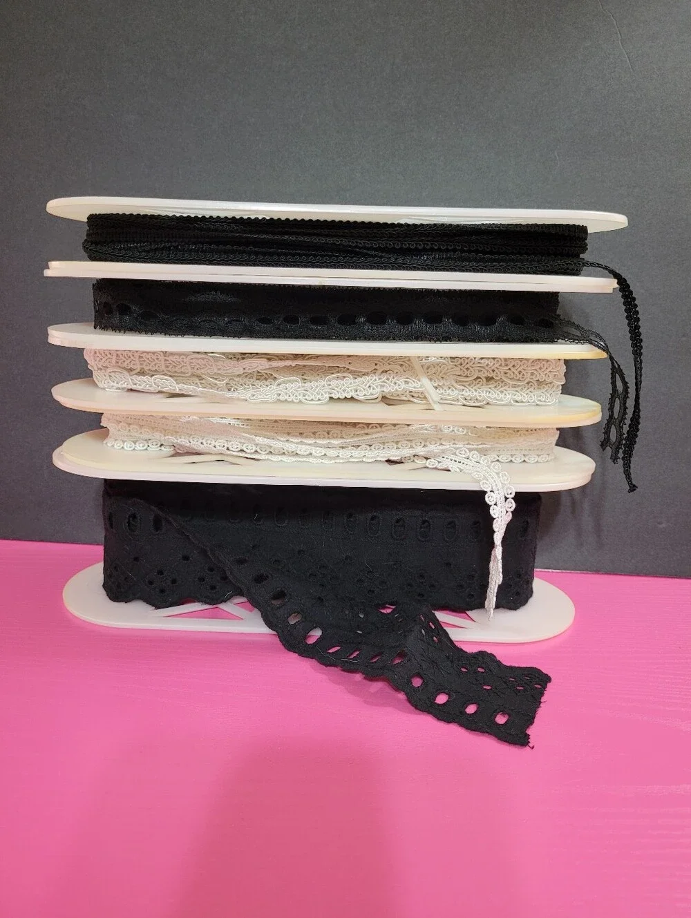 Bundle Of 5 Miscellaneous Black And White Trims See Description (1579)